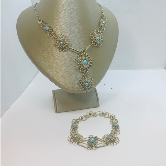 Beautiful Delicate Necklace & Bracelet Set - Picture 9 of 12